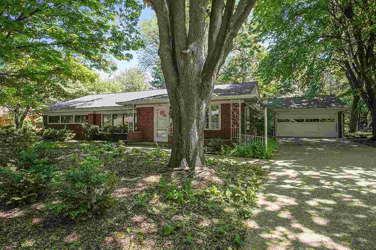 832 E ST FRANCIS, De Pere, WI Starry Realty