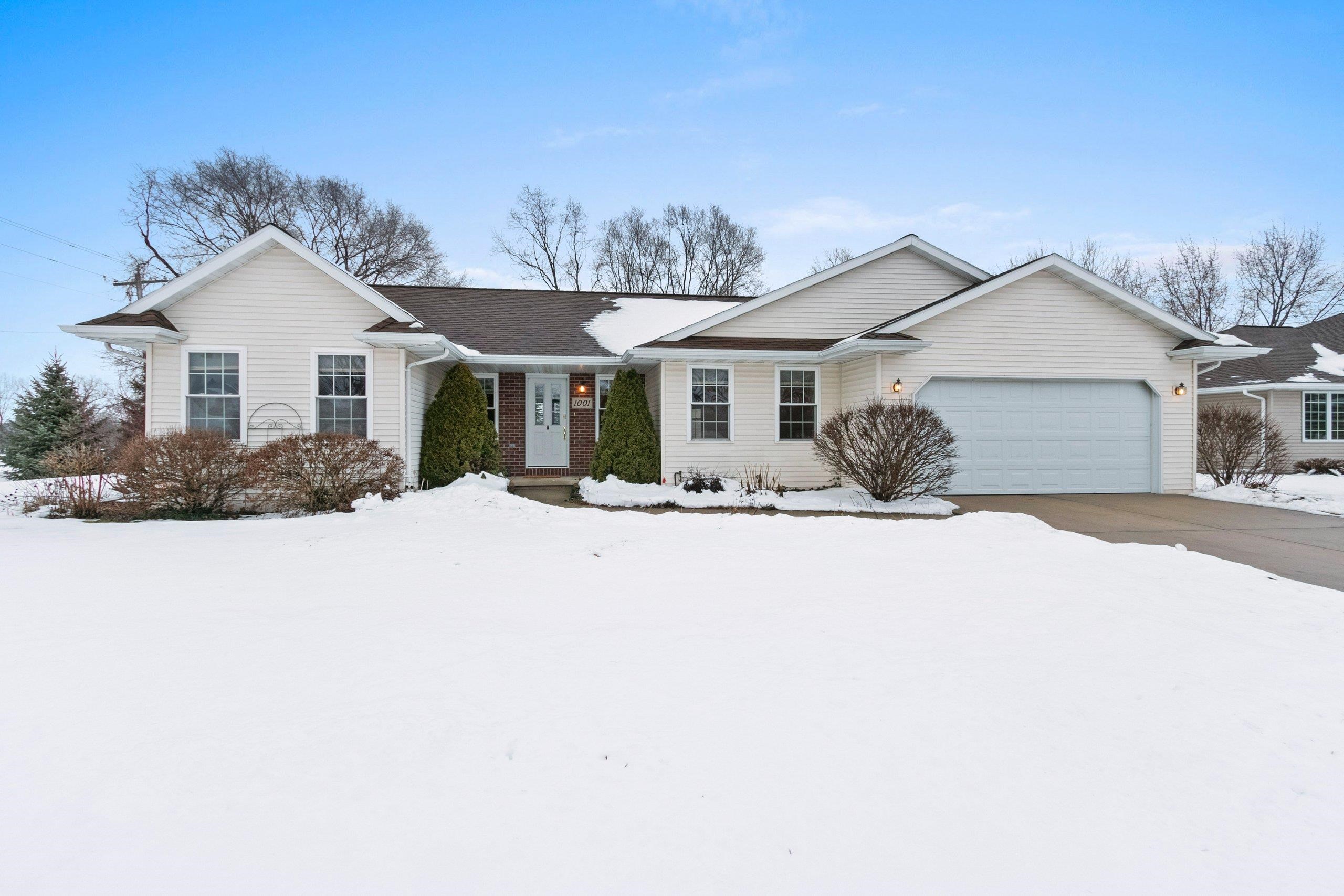 1001 THOROUGHBRED, De Pere, WI Starry Realty