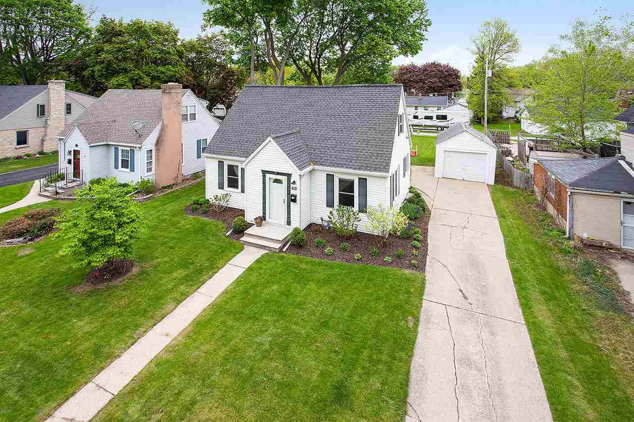 610 N SUPERIOR, De Pere, WI Starry Realty