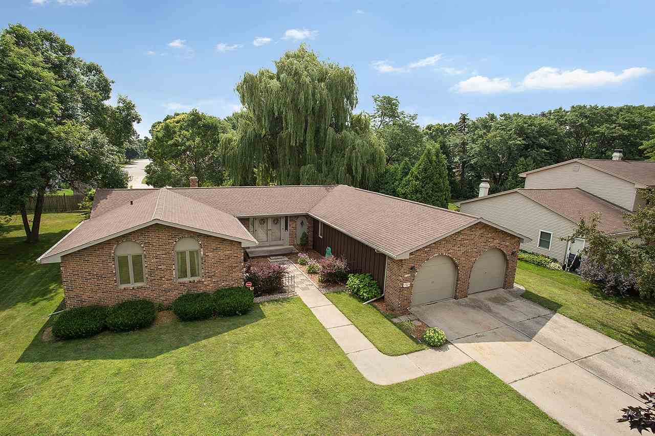 636 VOELKER, De Pere, WI Starry Realty